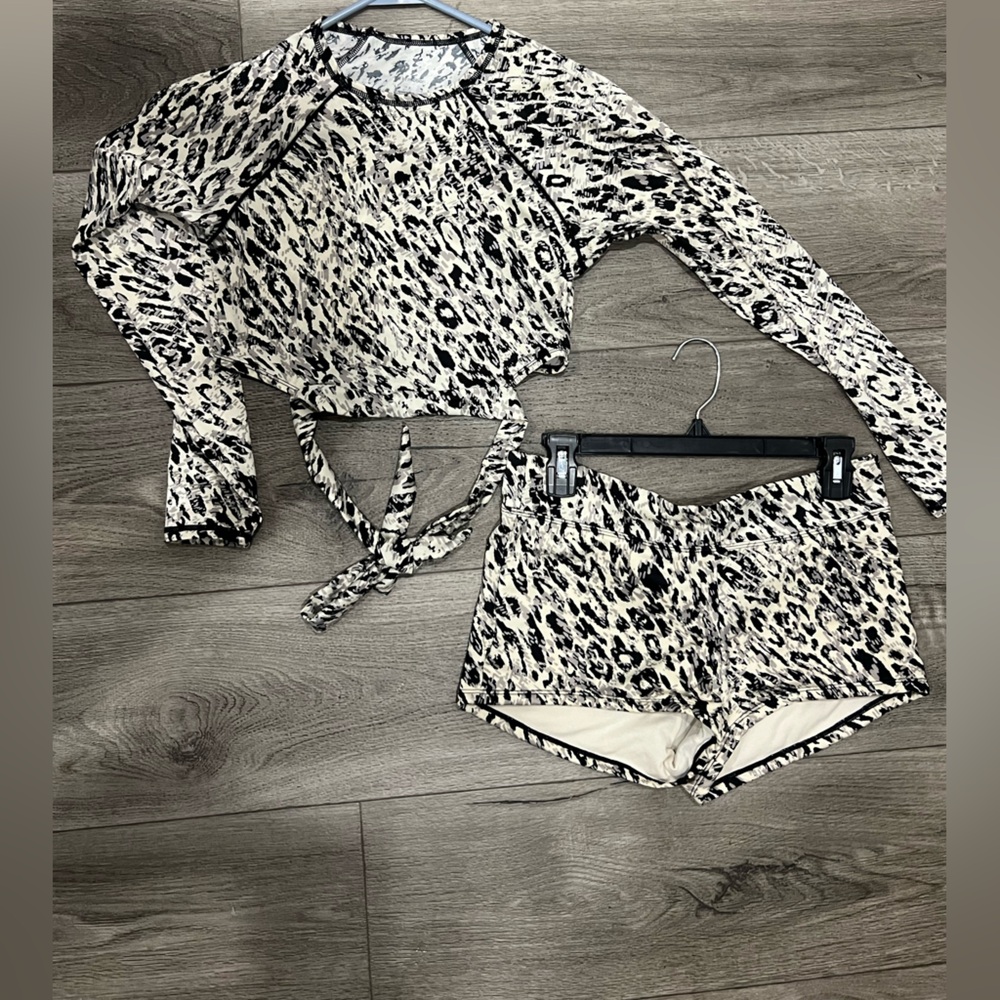 All in Motion Women’s cropped swim set